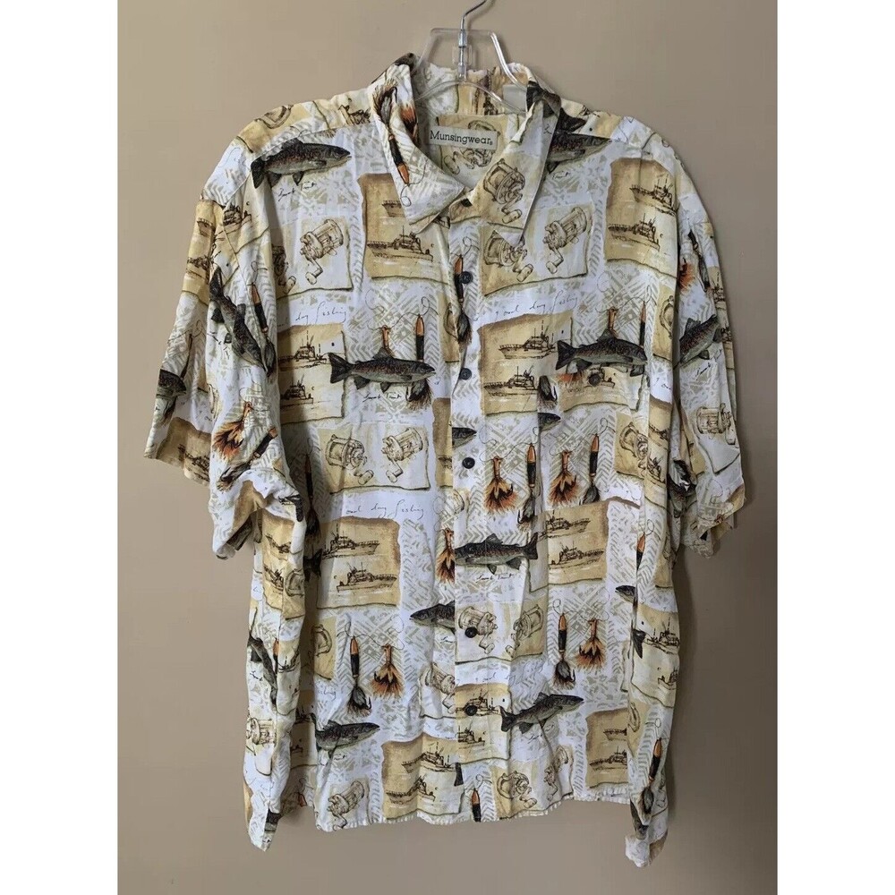 MunsingWear Mens Size XL Shirt Short Sleeve Button Down Fish Fishing Outdoors B1
